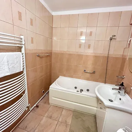 Jad - Confortable 4 Bedroom - Racadau * Braşov